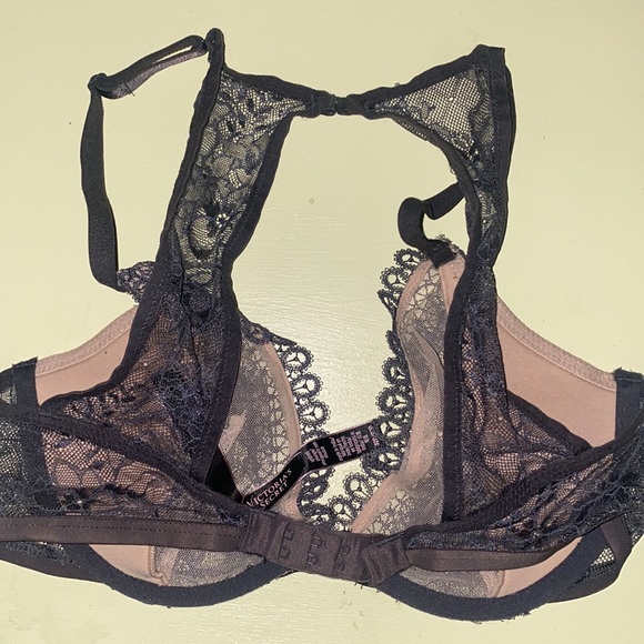 Never worn Victoria’s Secret unlined plunge 32D - Picture 2 of 3